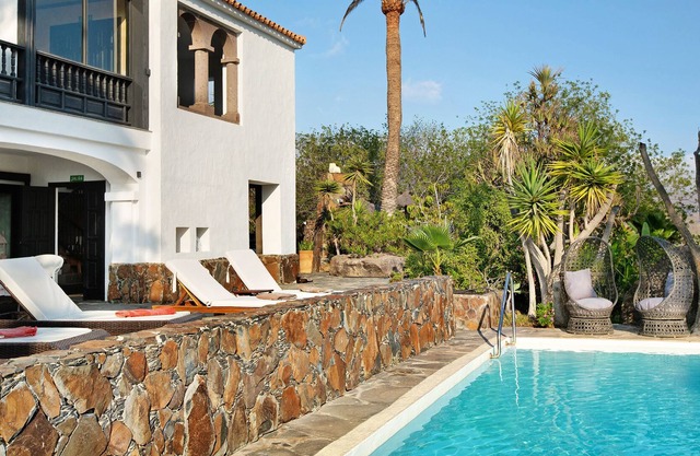 Casa León Vivienda Vacacional' with sea and mountain views, pool and wifi