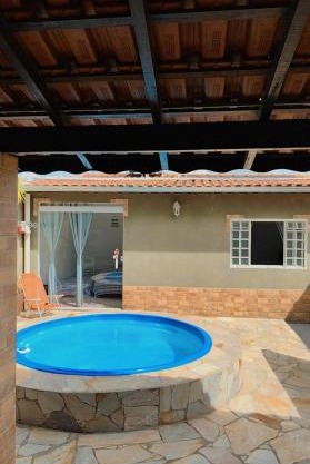 Casa Espaço Sara Piscina Aquecimento Solar total privacidade, área gourmet completa com churrasqueira fogão a lenha, a 5min do centro e do parque das águas