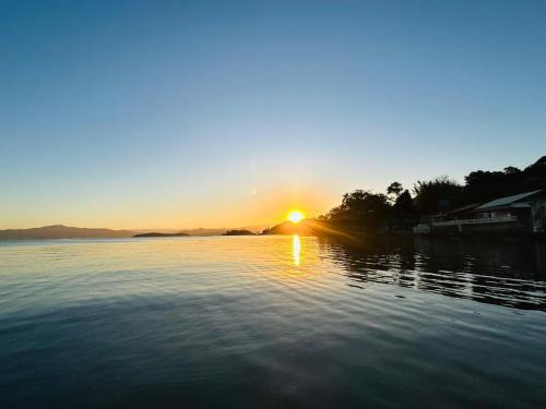 Casa Espaçosa com Piscina, Churrasqueira e Área verde em Sambaqui ao Lado da Praia - Floripa