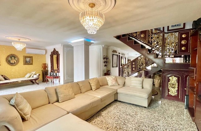 Casa Gaitán – Villa Familiar de Lujo a Pasos de la Playa
