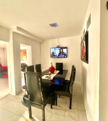 Casa grande cerca a la playa