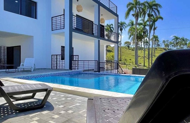 Casa Granview: Luxury Retreat with Pool & Views