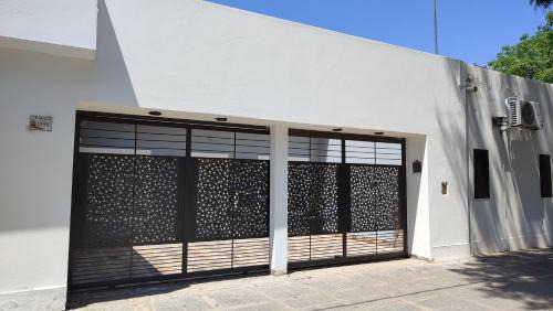 Casa hasta 6 personas a minutos del nodo tecnológico sobre avenida principal la banda -consulte para 10 personas o más