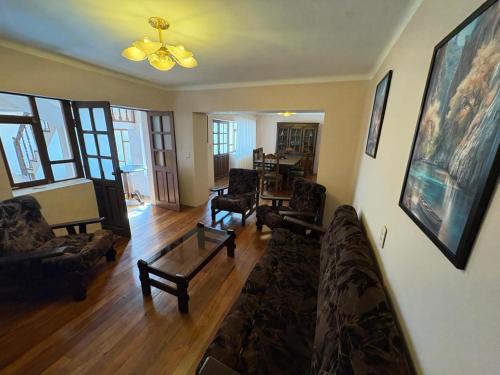 Casa independiente con 4 dormitorios