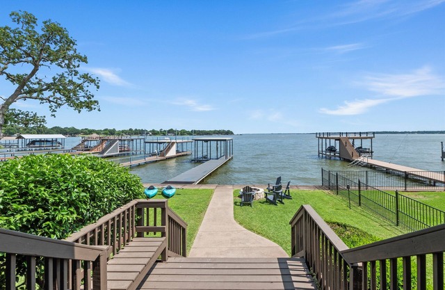 Casa KK | Luxe Lakefront 4BR/3BA w/Views & Dock