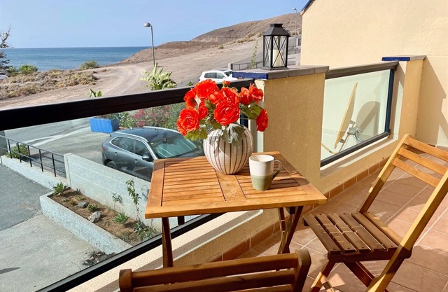 Casa La Ola - Idyllic Seaside Retreat, La Lajita