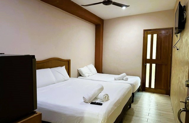 Casa la roca 3, family room, A/C, wifi, with minibar and pool access