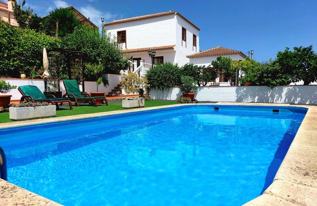 Casa La Roseta: terrace, sea views and shared pool