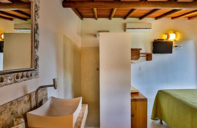 Casa Linda de Alto Padrão em Condomínio com Piscina de Hidromassagem