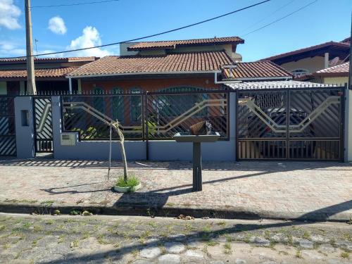 Casa linda e confortável a 3 min da praia!