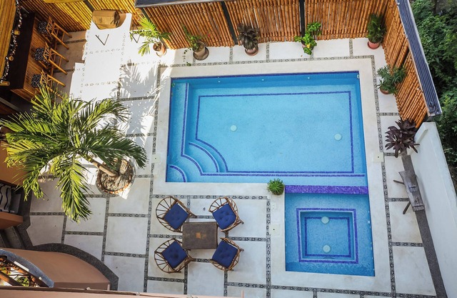 Casa Linda - Ground floor 1 bed Seaside apartment in Zihuatanejo with pool