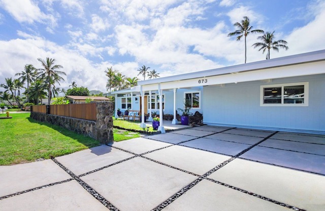 Casa Luna - Beautiful & Stylish Remodeled 4bd, 3bath, 2 kitchens Home in Kailua