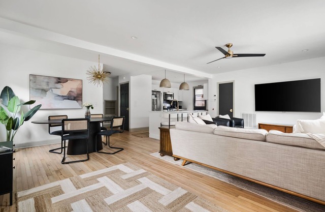 Casa Luna | Downtown | Hampton Park