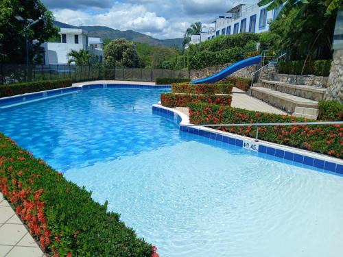 Casa mediterránea con piscina, aire, WI-FI y cocina