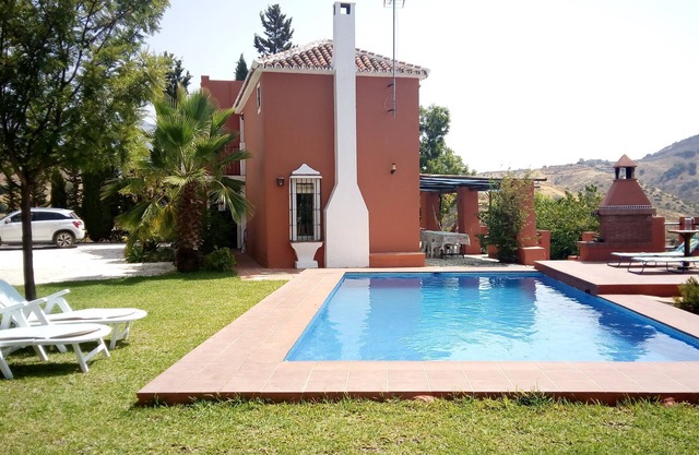 Casa Millán is a small farmhouse located in the valley of the Las Pasadas River