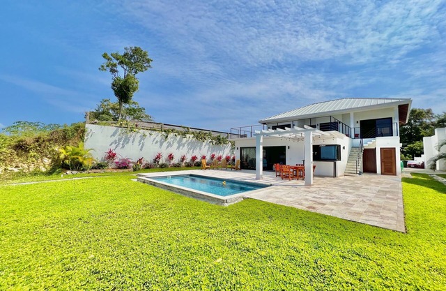 Casa MoJo @Coral Views, French Harbour