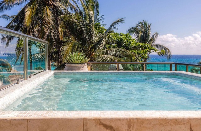 Casa Nikki: 5-Bedroom Villa in Playacar w/Pool, Chef & just steps to the Beach!
