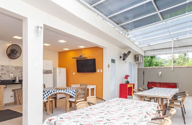 Casa no Guarujá com piscina e lazer completo