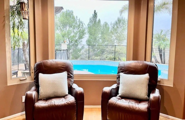 Casa Oasis, Beautiful Pool, 4 Bedroom 3.5 bathroom, Wifi!