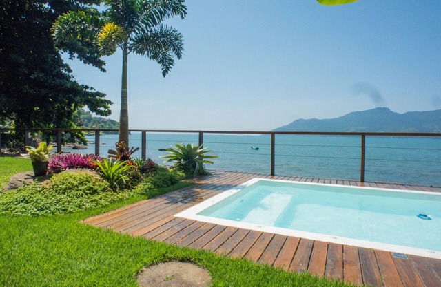 Casa Pé na Areia em frente à Ilhabela