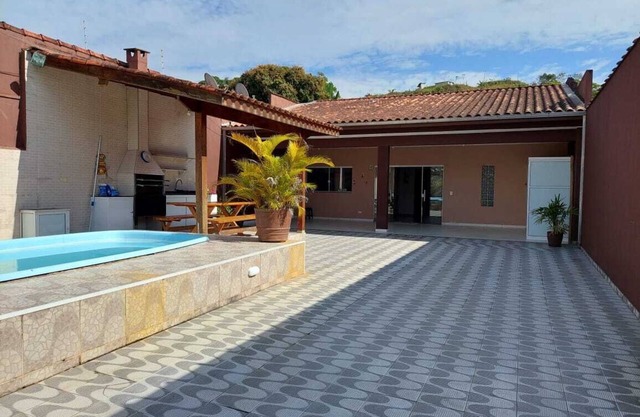 Casa Para Aluguel de Temporada em Ubatuba com Piscina
