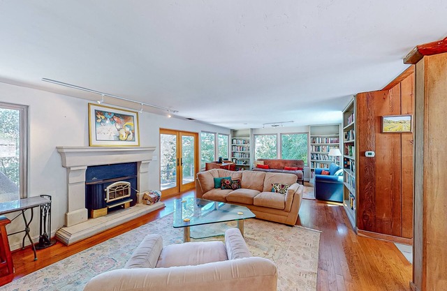 Casa Pinostella: Private Woodland Home - Located in Heart of Wine Country