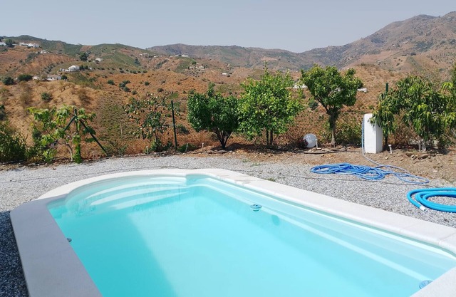'Casa Rural Cuesta Málaga' with Mountain Views, Private Pool, and Air Conditioning