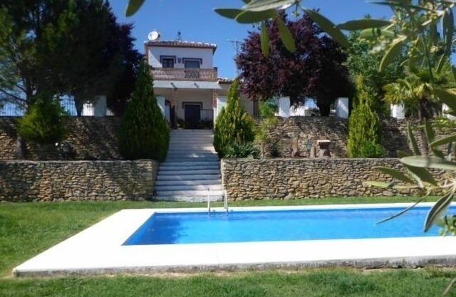 Casa Rural Los Morales, private pool, free WiFi, BBQ, 5km from Ronda.