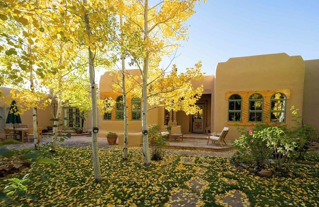Casa Sara Adobe Home in Taos New Mexico, sleeps 12