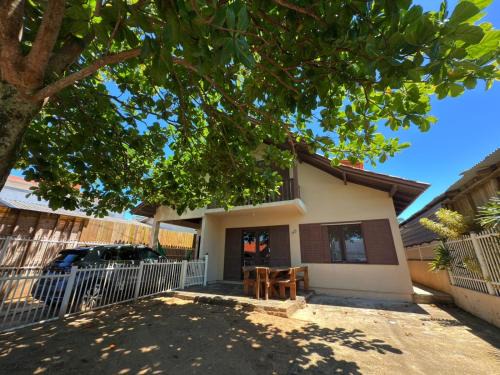 Casa temporada a 50m da beira mar