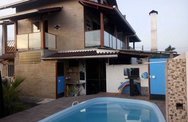 Casa tia Ana, 3 storey house 250 m from coroados beach, house with indoor pool