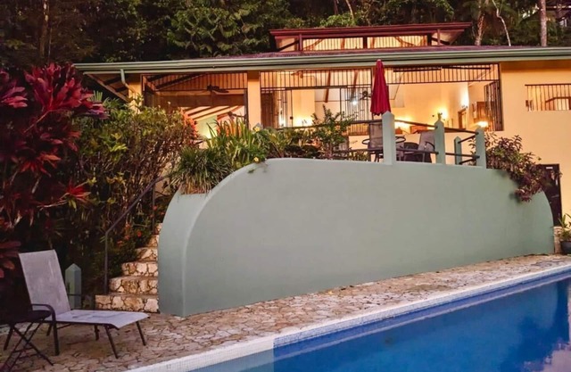 Casa Toucan, Secluded Jungle Setting with Ocean View & 40 foot Pool