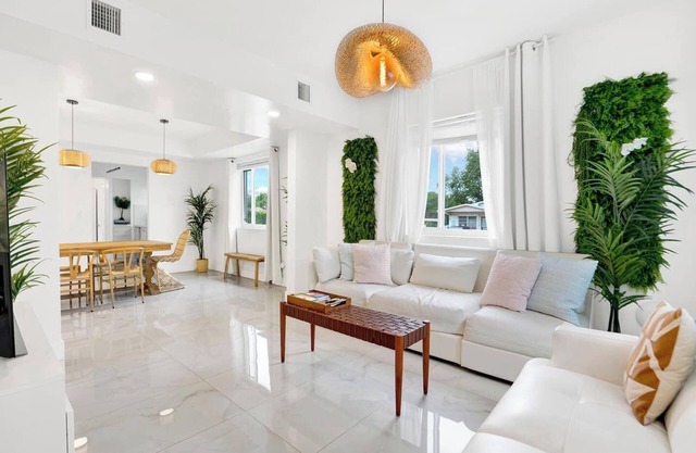 Casa Verde | Design District |5BR| Hot Tub