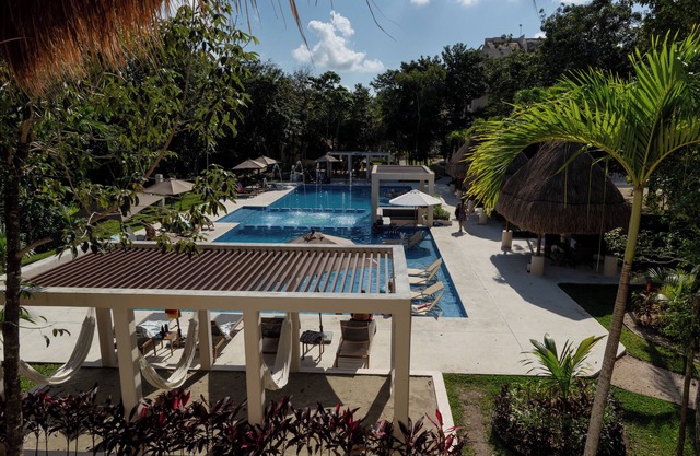 Casa yellowstone a GEM IN THE HIDDEN JUNGLE w/2 pools/custom furnishings