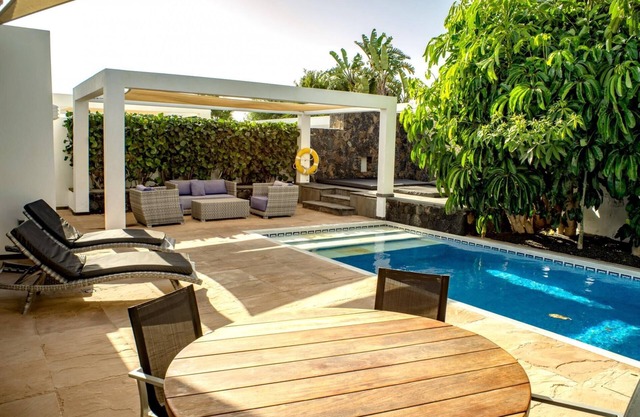 Casa Yuna with heated pool in El Roque