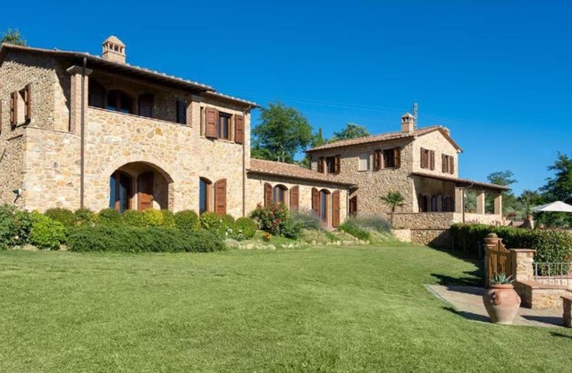 Casale con vista colline