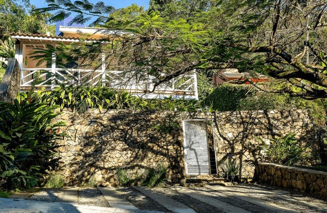 Casas com jacuzzi e churrasqueira a 500 metros da Praia do Perequê na Ilhabela