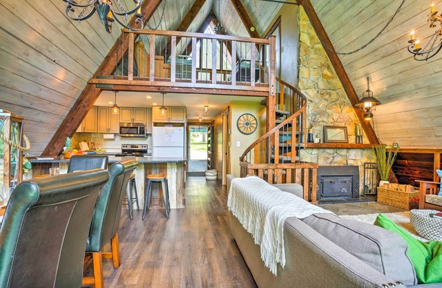 Cascade A-Frame Cabin w/Lake Views!