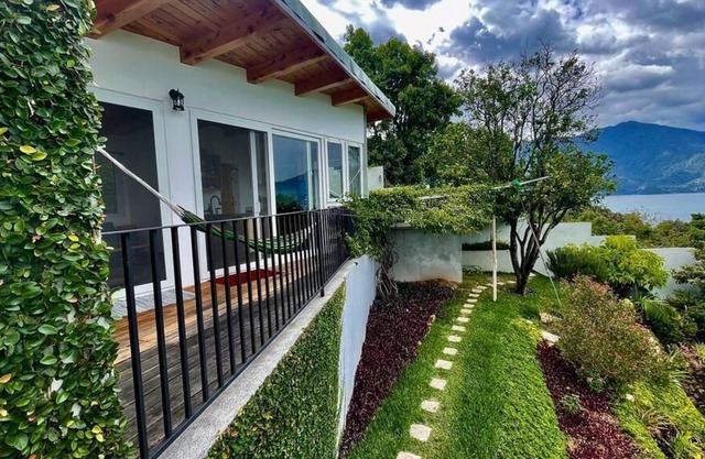 Casita Azul, queen bed, granite, views, private deck