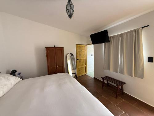 Casita de pueblo, Cercana a los Volcanes