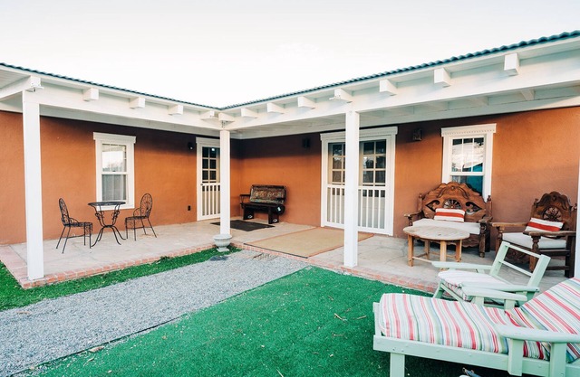 Casita de los Abuelos (Studio)