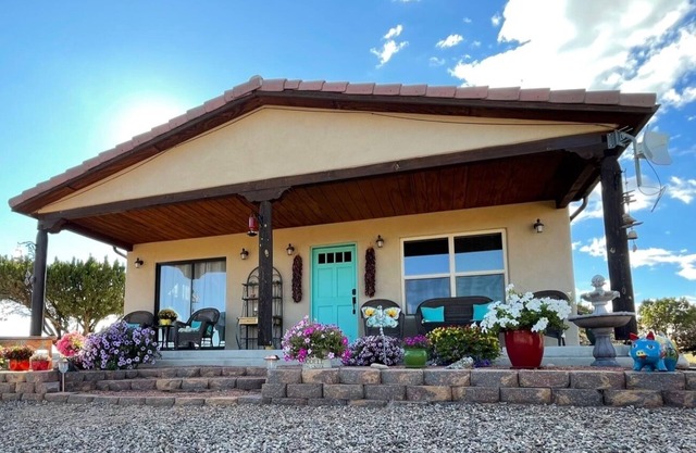 Casita del Sol - Exceptional One Bedroom Santa Fe Home on 2.5 Acres