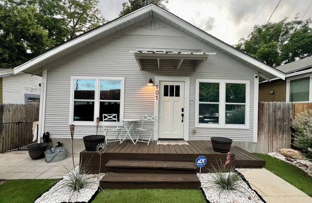 Casita near Downtown including St. Mary’s, Pearl & Alamodome!