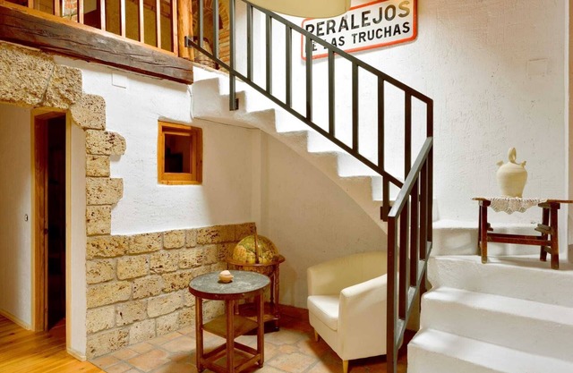 Casona Rústica Piedra y Madera ,cómoda ,amplia Ideal Familia. PN Alto Tajo