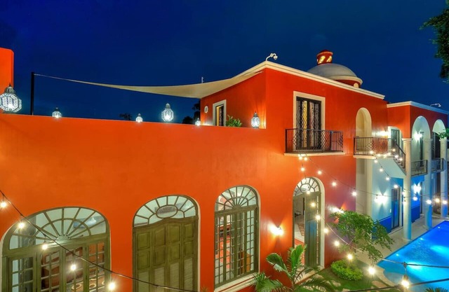 Casona Sirenas, a family home in historical Merida