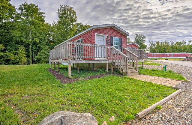 Cassopolis Cabin, Little Fish Lake On-Site!