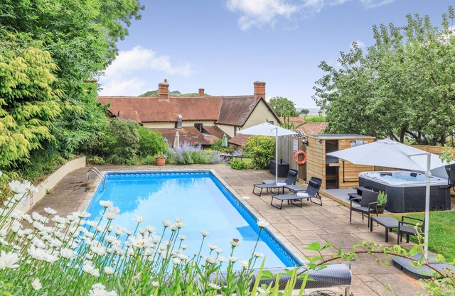 Castle of Comfort - Nine Bedroom House, Sleeps 18