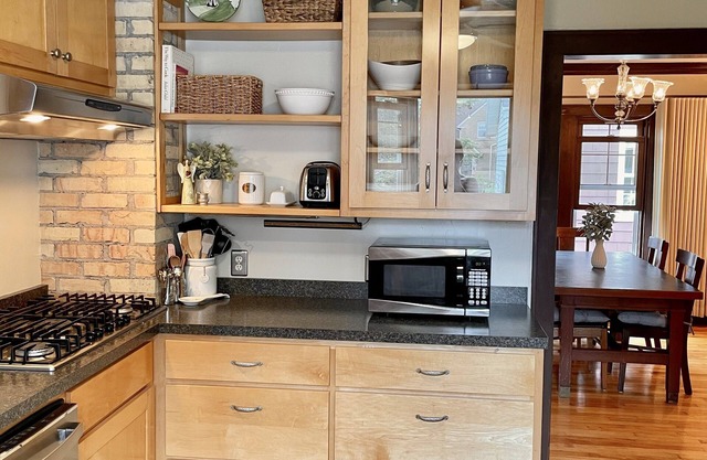 Cate's Place: Charming home just minutes from Ice Age Trail & Neshotah Beach