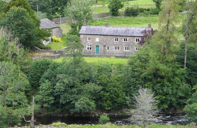 Catholes Cottage, sleeps 8, secluded location 1 mile from Sedbergh