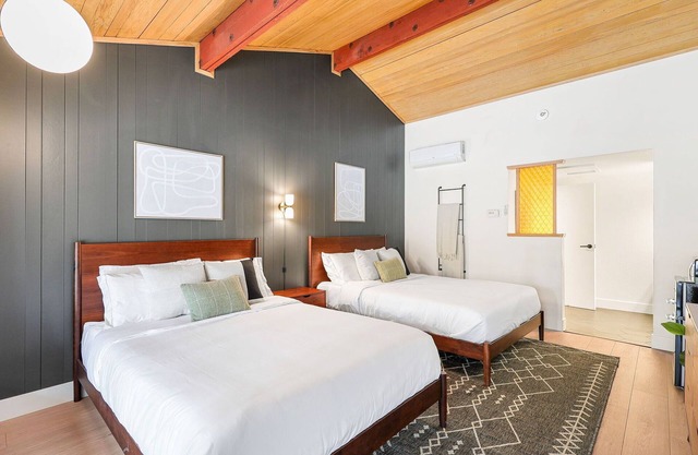 Cave Springs Resort Hotel Room 10 (Visit Mt Shasta)